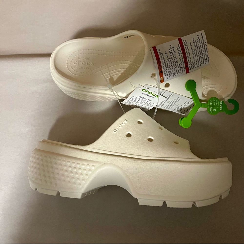 0Crocs | Classic Platform in White | Size 9